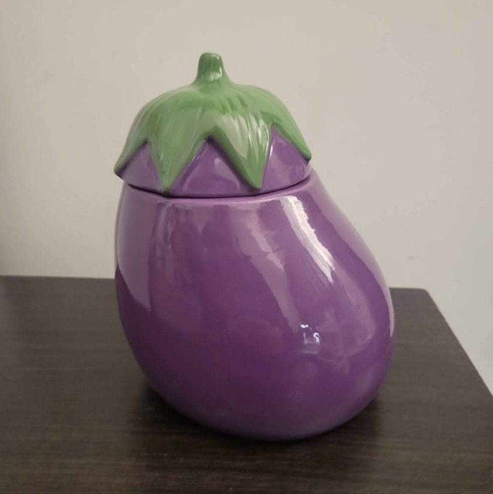 Goodies Eggplant Ceramic Candle